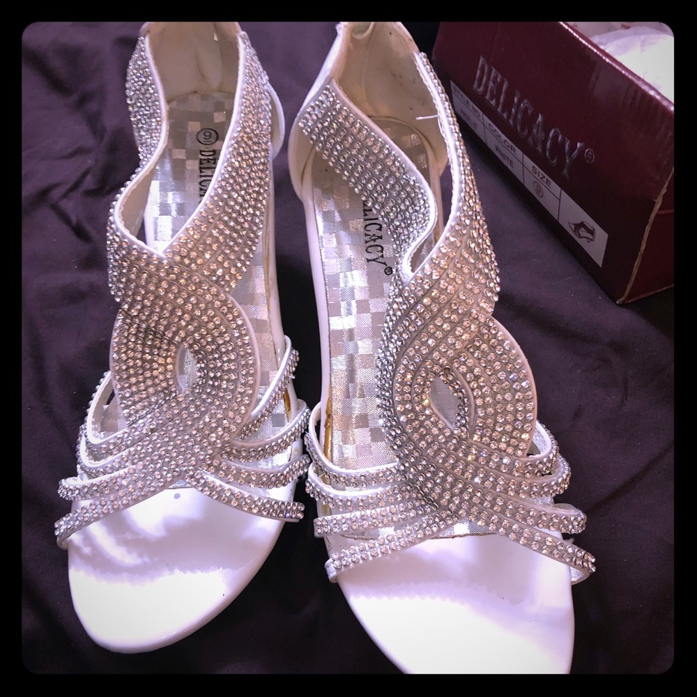 Women’s size 9 extremely beautiful dresshoe